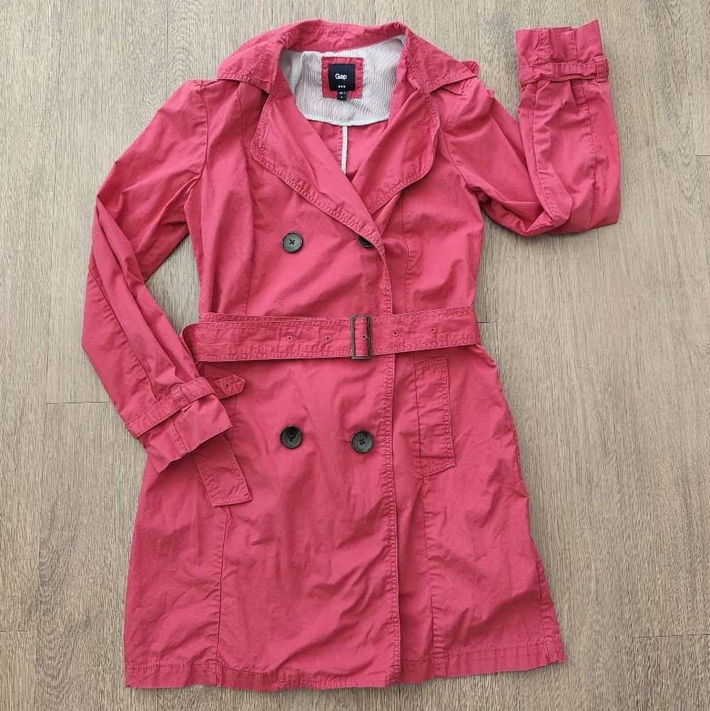 Gap Factory Belted Cotton Trench Coat in a Strawberry Red / Pink Color